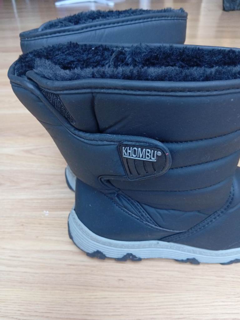 Khombu Kids Snow Boots - Black, As Good As New