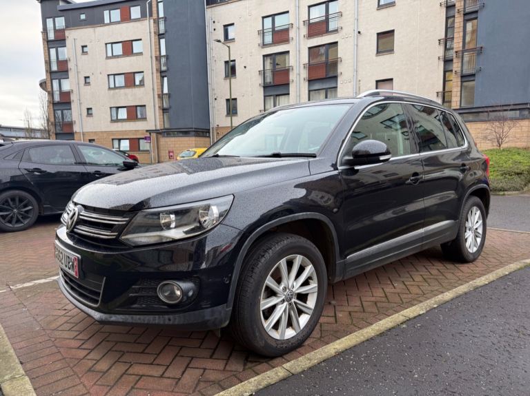 Volkswagen Tiguan blue TECH SE 4MOTION 2.0 TDI automatic auto 4x4 (unlike BMW X3 or Audi Q3)
