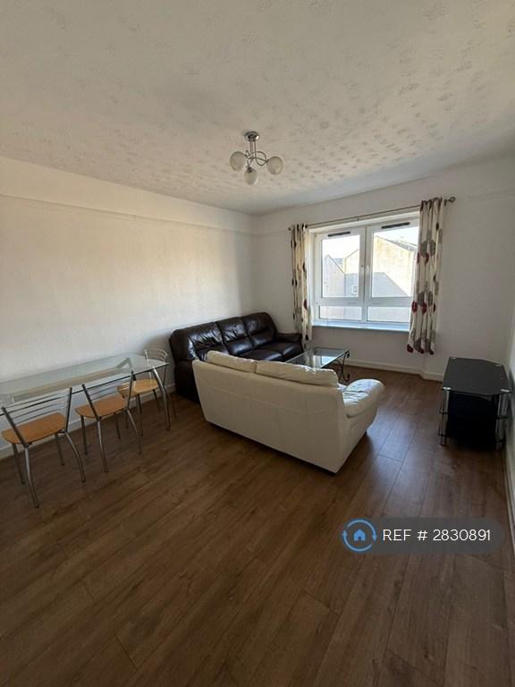 3 bedroom flat in Seaton Drive, Aberdeen, AB24 (3 bed) (#2830891)