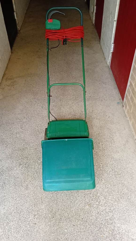 Electric lawnmower 
