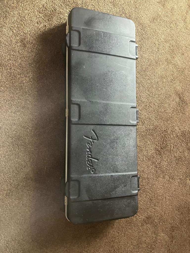 Fender Deluxe Molded Stratocaster/Telecaster Standard Case - Black
