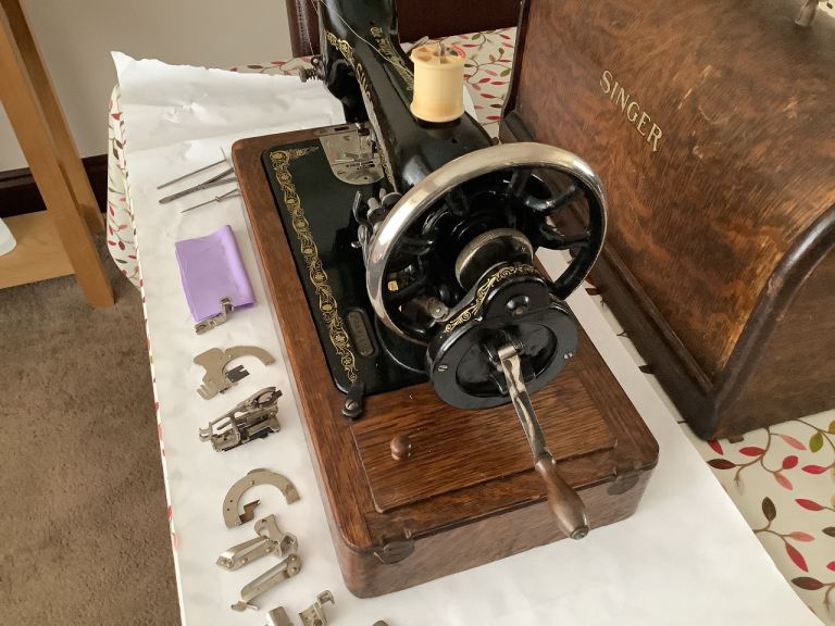 Singer Sewing Machine 