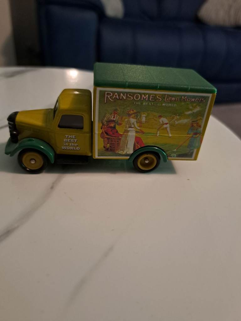 TOY CAR/VAN