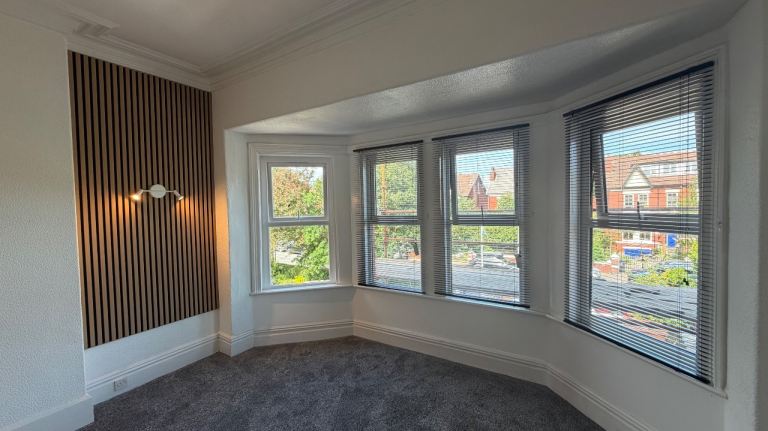 Southport, studio flat available on Knowsley Road 