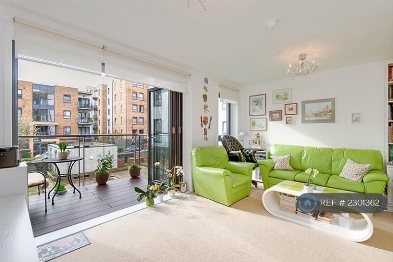 2 bedroom flat in Chaplin House, London, W3 (2 bed) (#2301362)