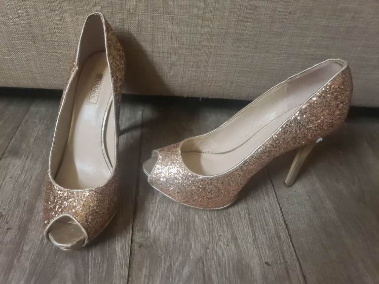 Size 7 gold glitter Guess heels