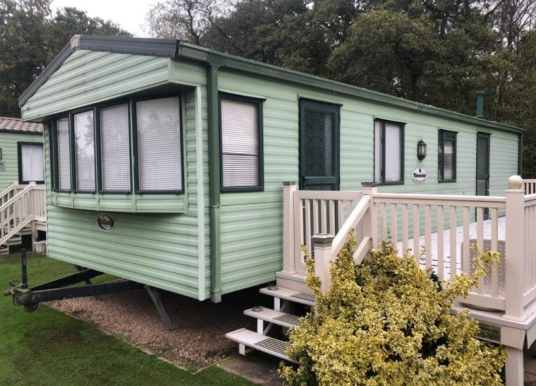 1-Bedroom Mobile Home | Furnished | Fitted Kitchen | Parking | Corner Meadow, Banbury - OX17