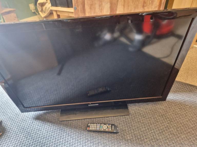 Samsung tv 40" excellent condition 