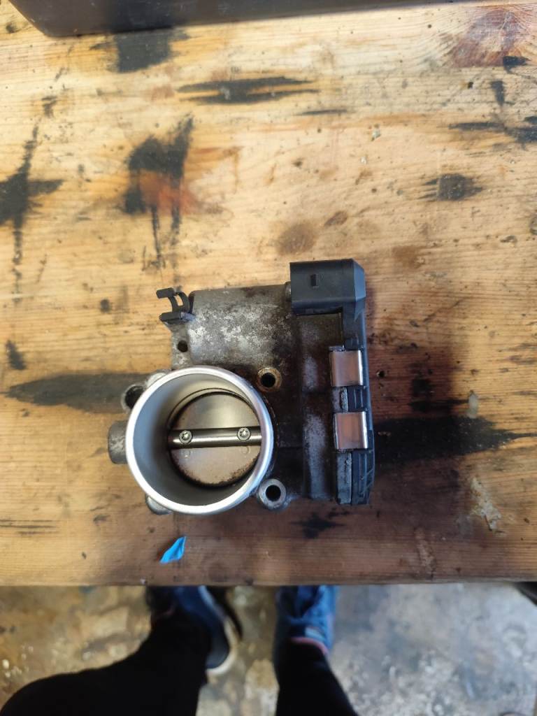 Throttle body for ford fiesta MK7 1.25 petrol