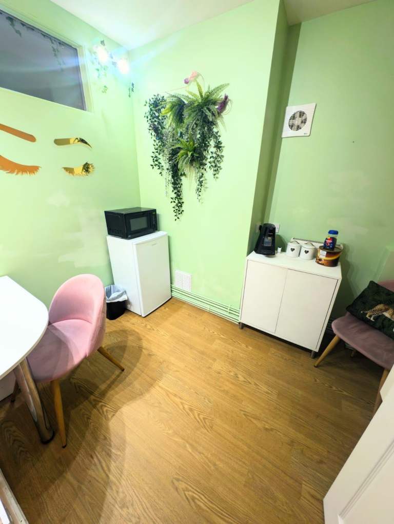 Hair salon shop to let