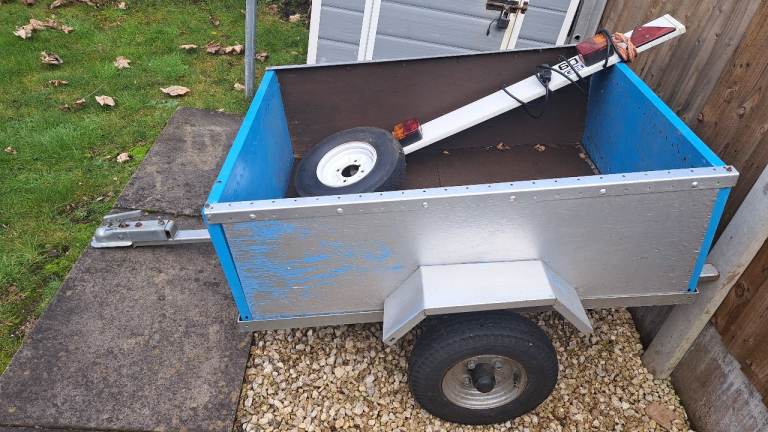 Nice 4x3 foot trailer cracking condition 