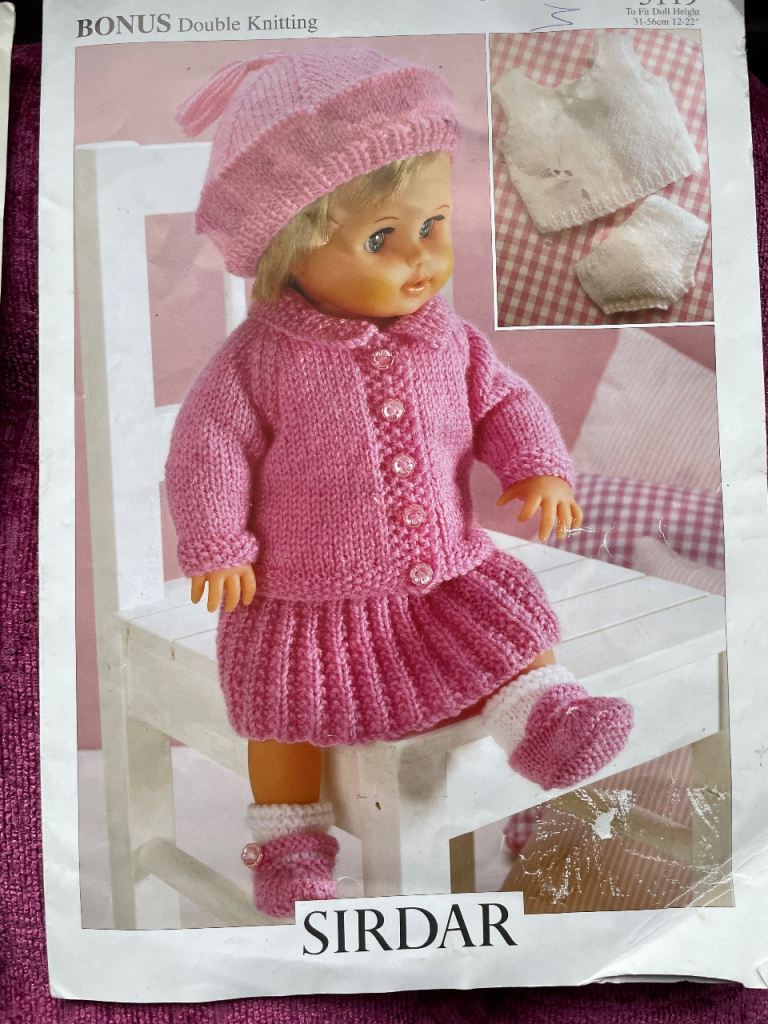 Sirdar DK Knitting Pattern - 3119 Dolls Outfit