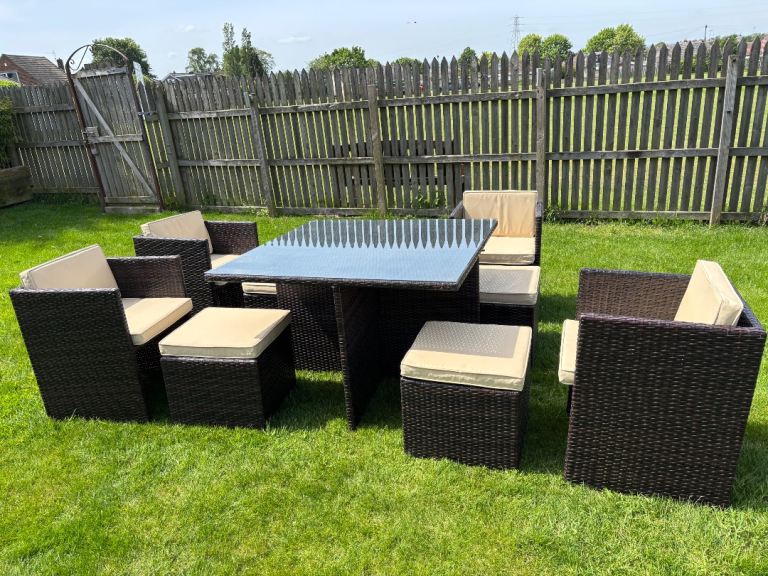 Cube dining set