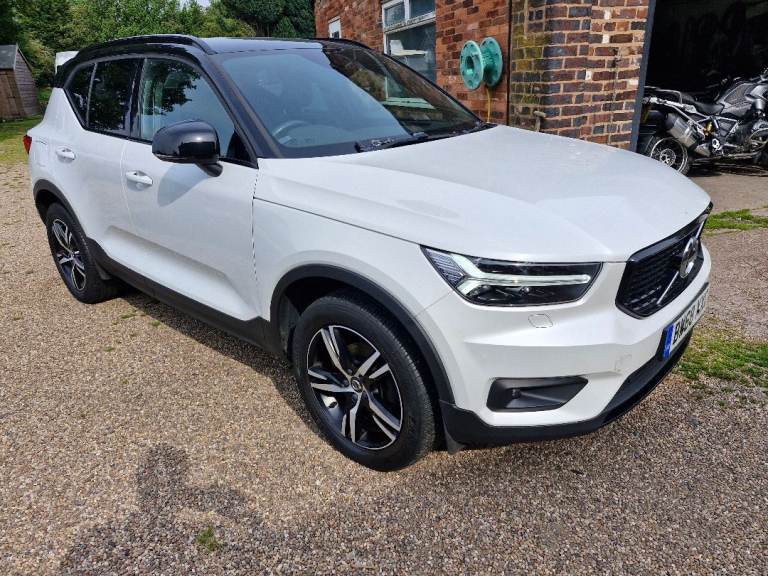 Volvo XC40 D3 R-Design 2.0 Diesel. 1 owner, MOT May 2027! ULEZ compliant! Lovely car ready to go!