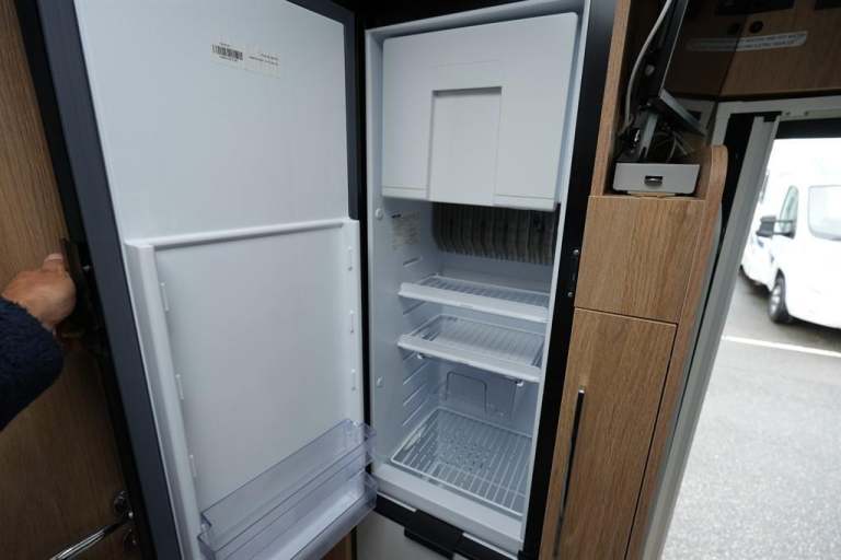 Roller Team T-Line 590 FIAT 4 BERTH 4 TRAVEL SEAT MOTORHOME