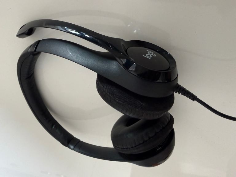Like new Logitech headset 
