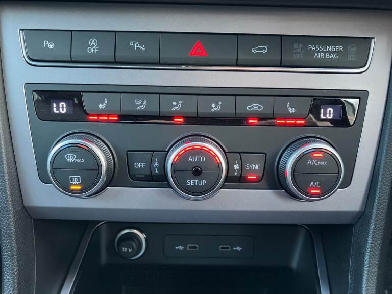 2025 SEAT Ateca 1.5 TSI EVO FR Black Edition 5dr Estate PETROL Manual