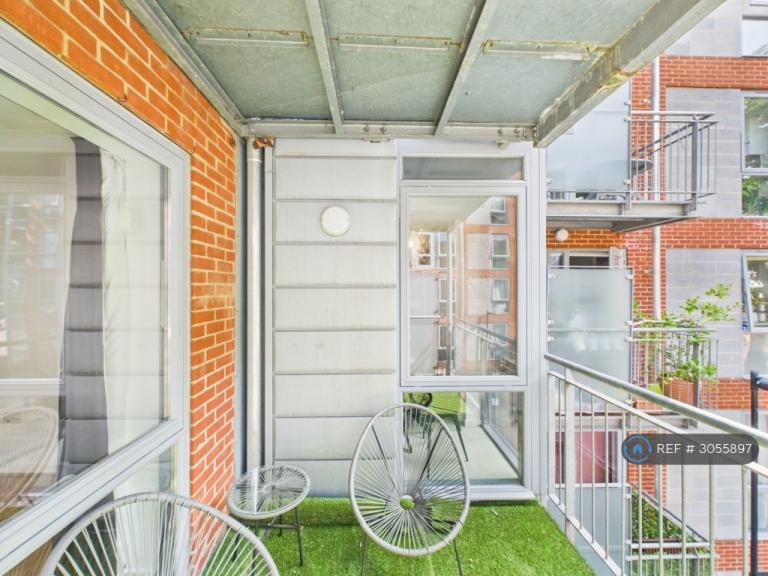 2 bedroom flat in Washington House, London, E5 (2 bed) (#3055897)