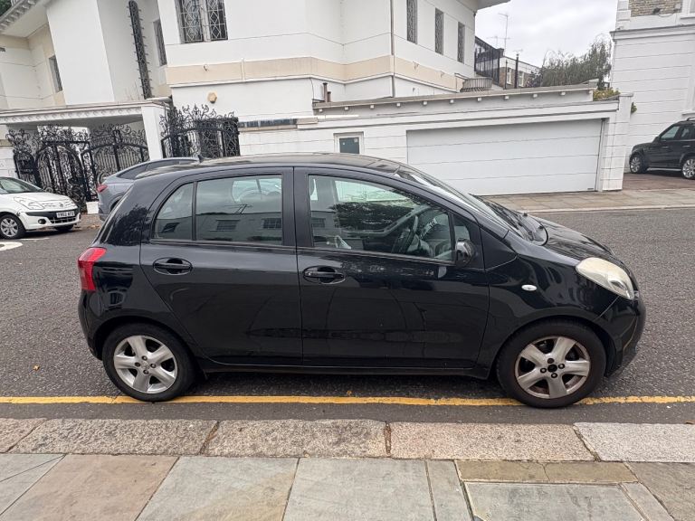 toyota YARIS,2006 1.3 automatic 5 doors,drives great, great condition , 90k miles,1 year mot,2 keys 