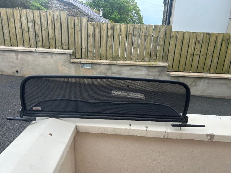 Wind deflector