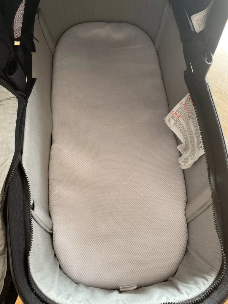 Joolz Hub+ Carrycot / Bassinet - Brilliant BLACK - Used