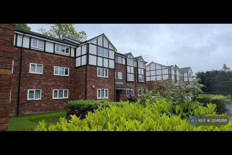 2 bedroom flat in Cranford House, Monton, Manchester, M30 (2 bed) (#3048286)