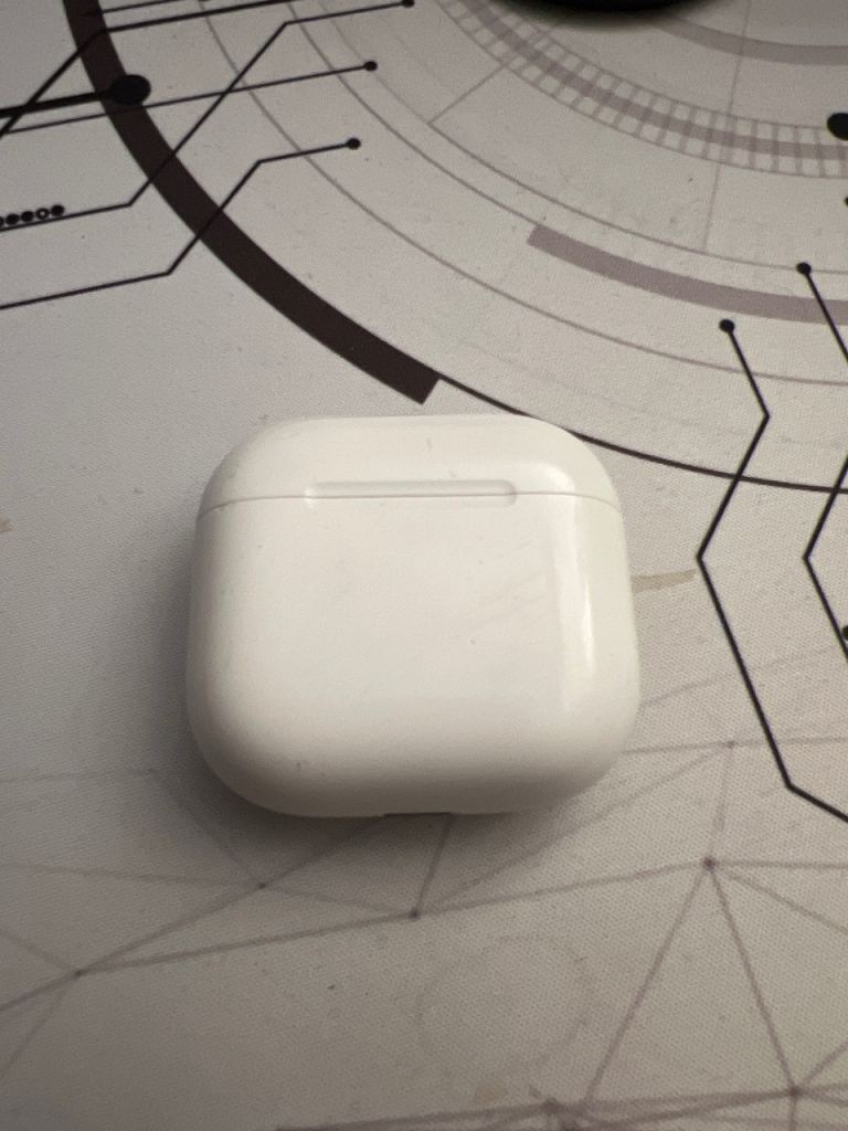 AirPods 4 from the UK found in Romania