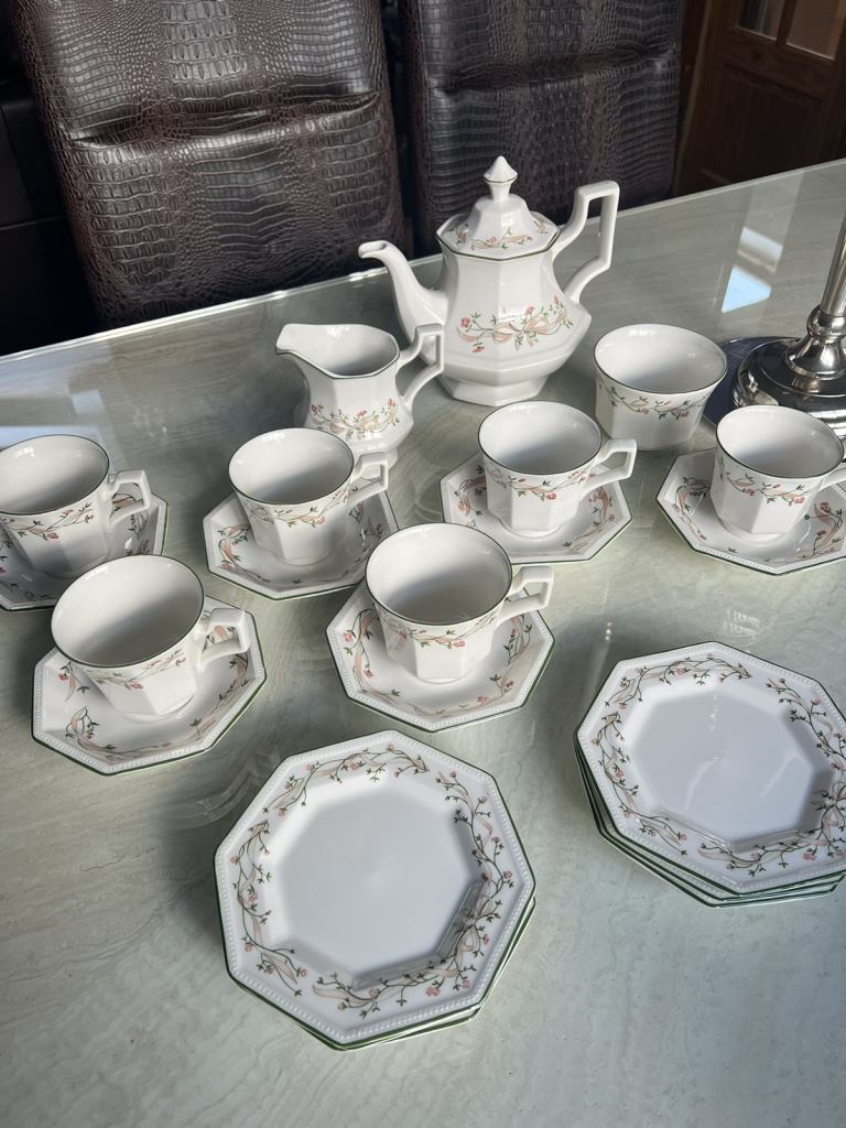 Eternal beau tea set excellent condition hardly used. 
