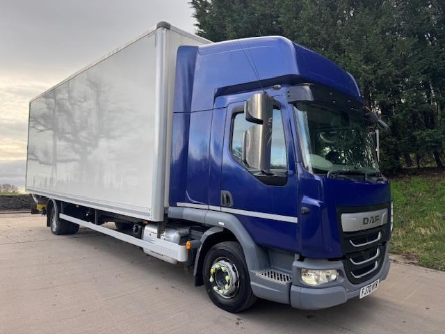 2020 70 DAF LF 180 E6 12T double sleeper cab 24ft6 box tail-lift