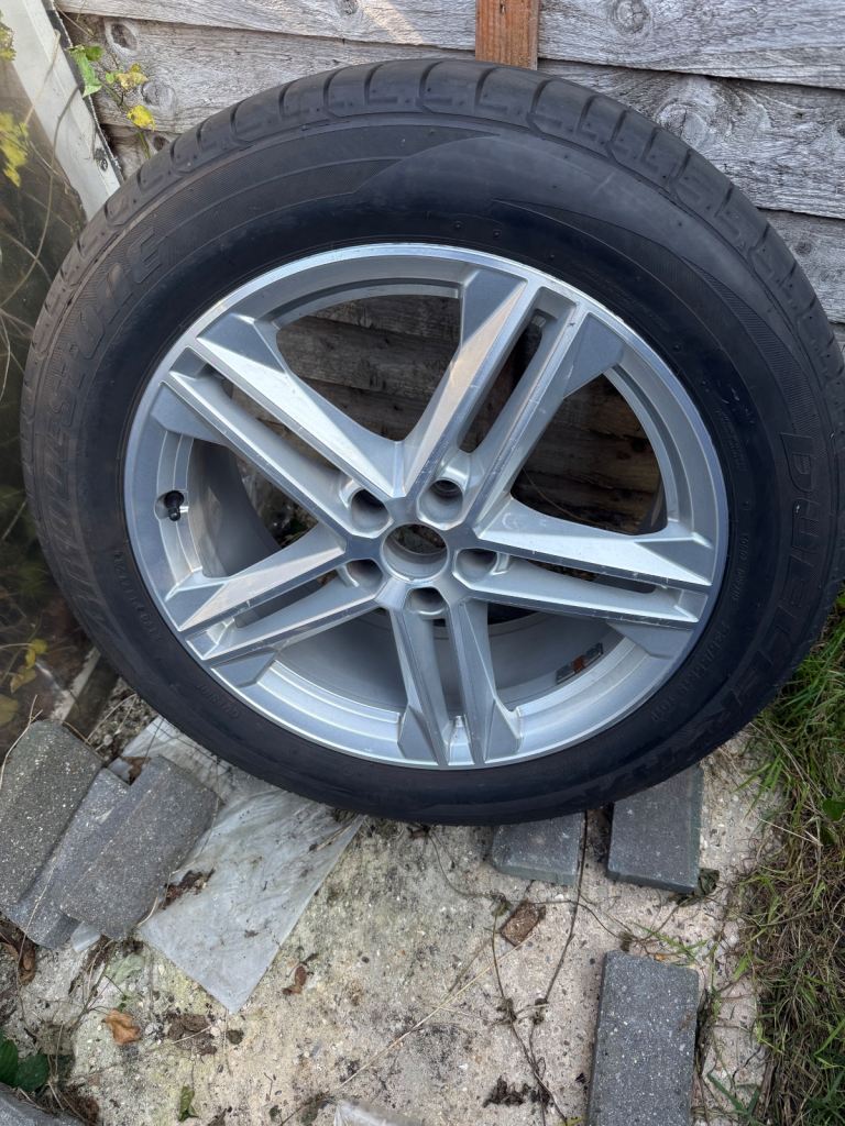 Audi 235/55/19 alloy wheel and tyre bridgestone