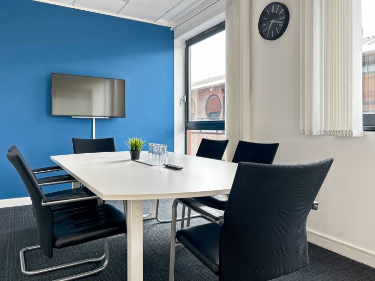 Belfast - BT2 8LA \ Serviced Office for 4 Workstations