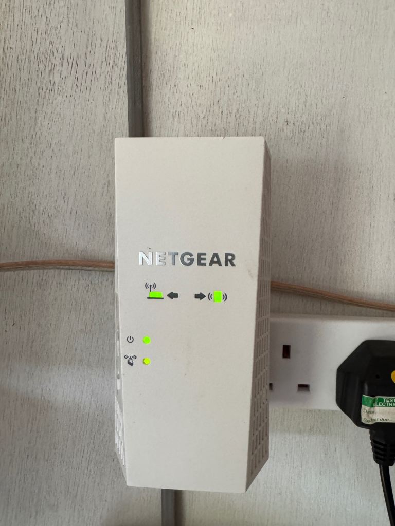 NETGEAR Nighthawk X4 AC2200 EX7300 mesh WiFi extender