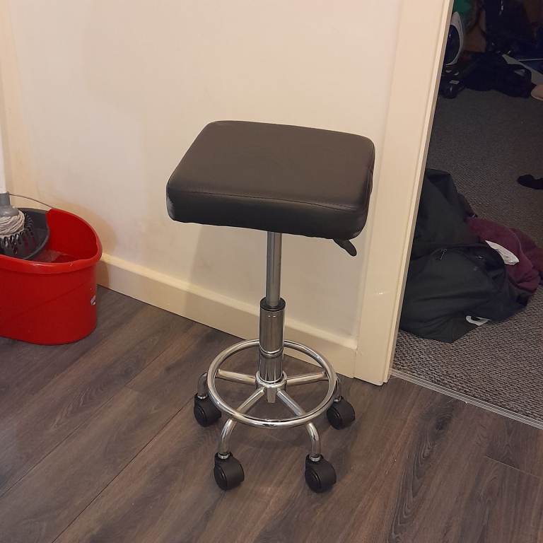 Salon Type Stool