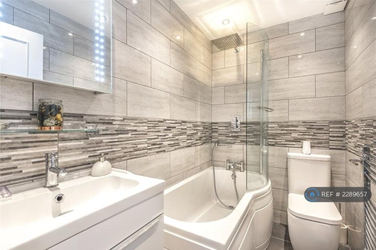 1 bedroom flat in Kirkdale, London, SE26 (1 bed) (#2289657)