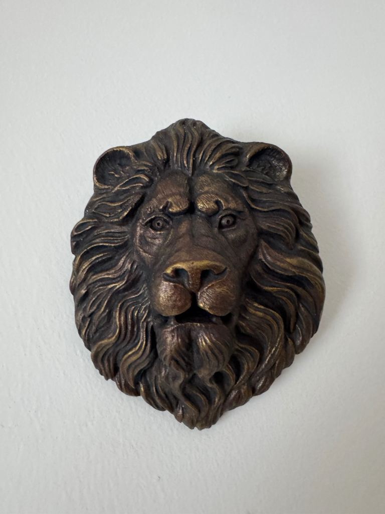 Vintage-Style Lion Head Wall Decor 