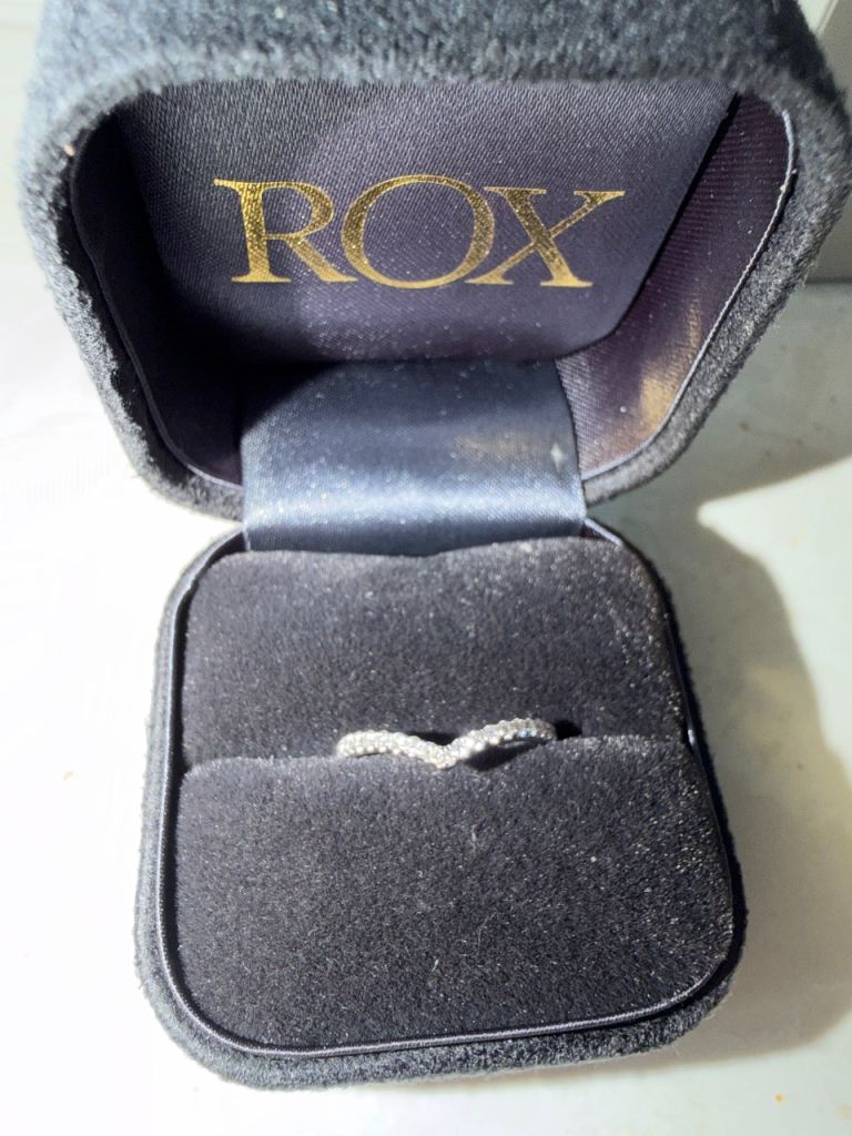 18ct gold shaped diamond eternity ring