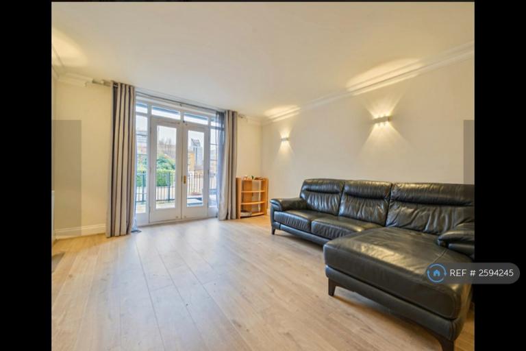 3 bedroom flat in Trinity Street, Southwark, SE1 (3 bed) (#2594245)