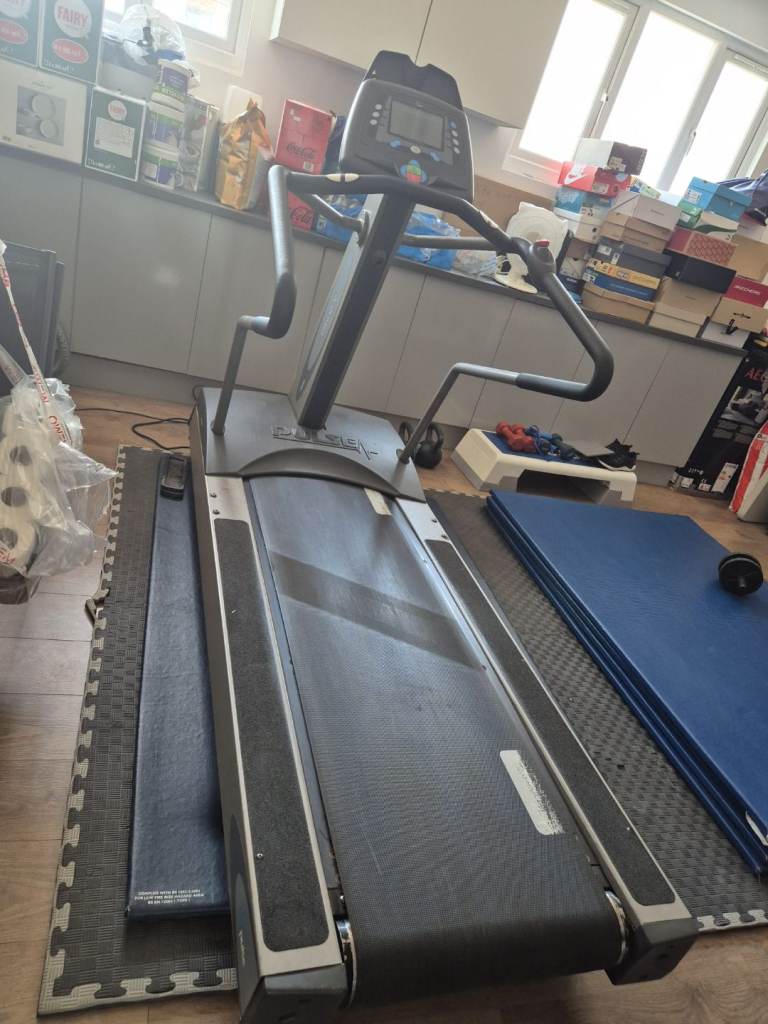 Pulse Fitness 260 F-ST Ascent Treadmill