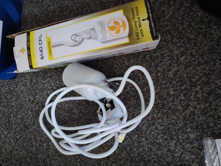 Cfl lamp holder