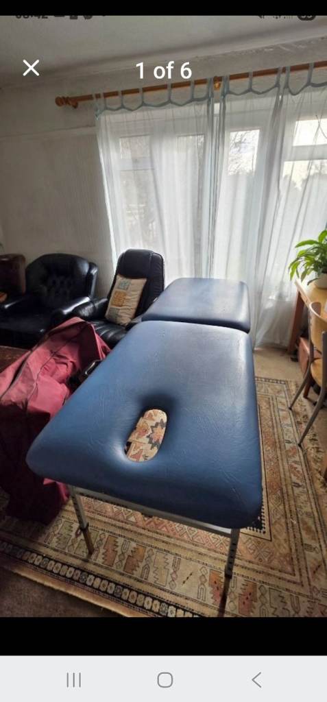 Portable massage table 