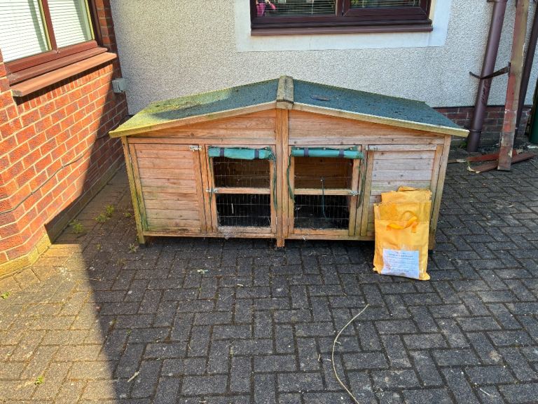 Large sturdy hutch - guinea pig , rabbit , ferret - with rain cover 