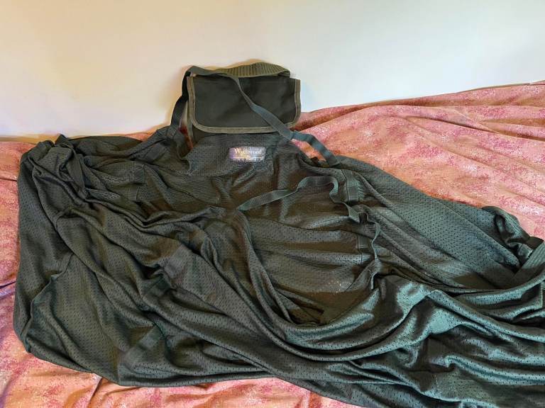 wychwood large fishing sling - carp/pike/barbel etc - very good condition hardly used with stink bag