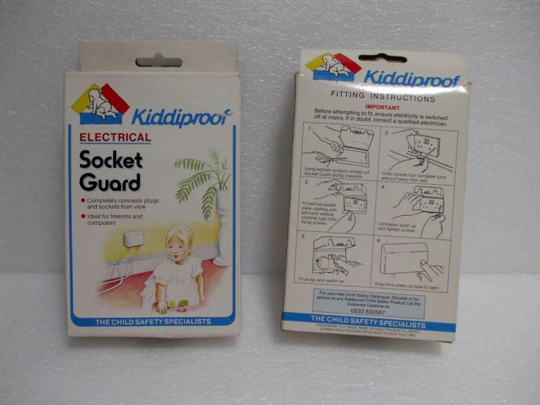 Job lot of electrical plug socket protectors/guards (6 double and 4 single)