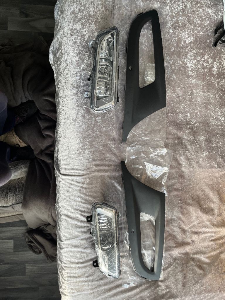 Vw polo 2009-2015 front bumper fog lights and grills 