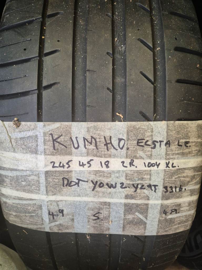 1 x 245 45 ZR18 100Y Y KUMHO ECSTA LE SPORT Tyre 4.9mm 5mm 4.9mm