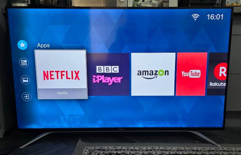 Smart tv Hisense 65INCH Fully Working order 