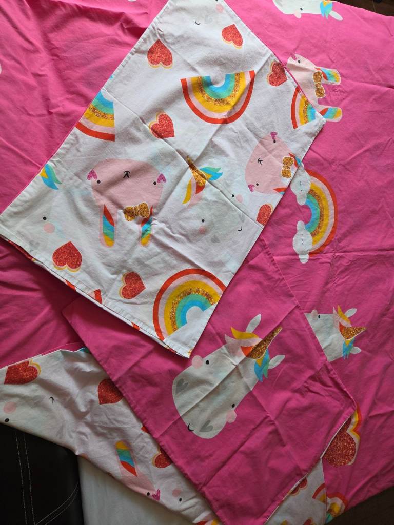 Girls Double duvet cover and pillowcases x 2
