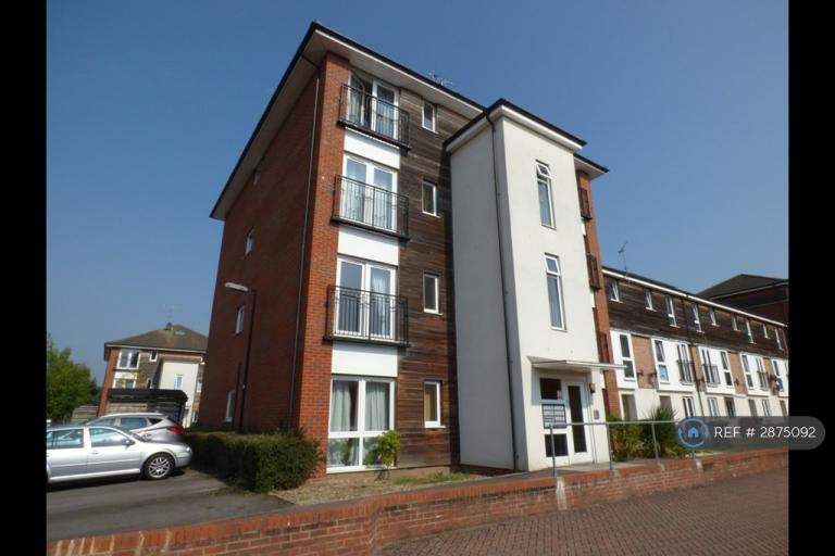 2 bedroom flat in Meadow Way, Reading, RG4 (2 bed) (#2875092)