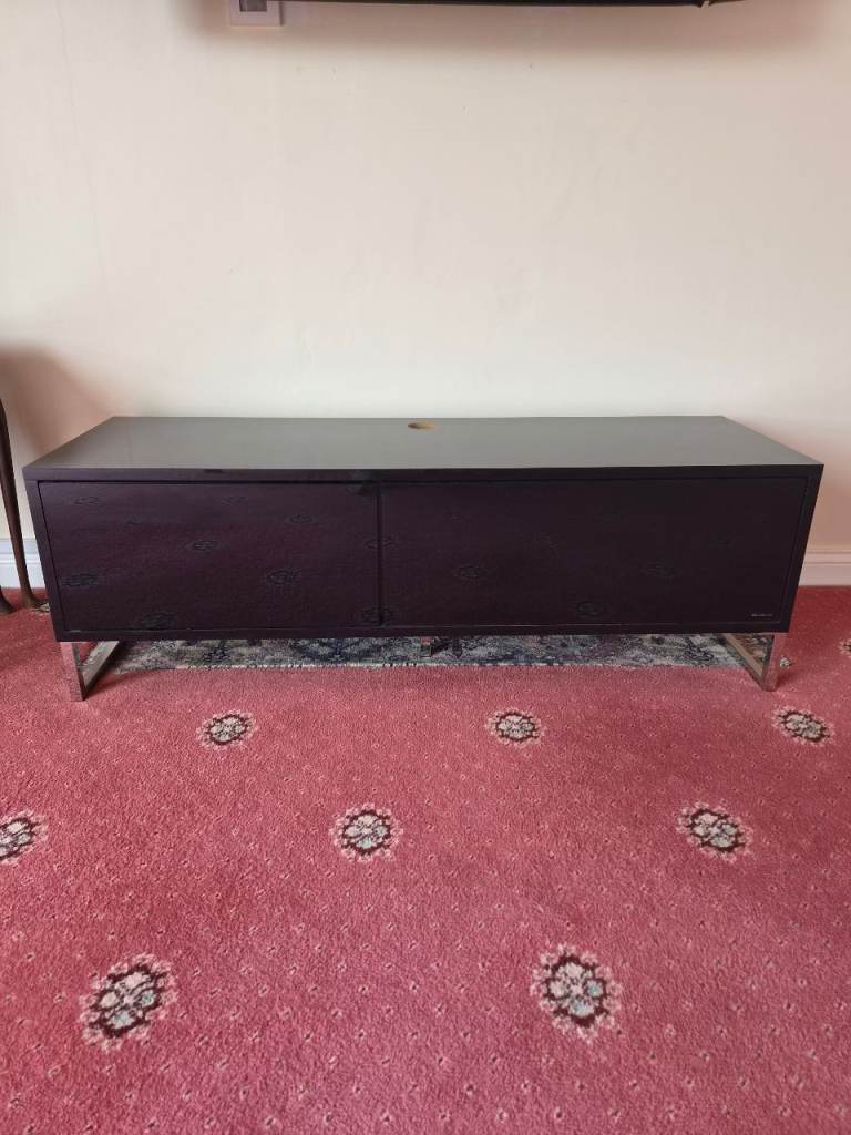 Hi gloss TV stand