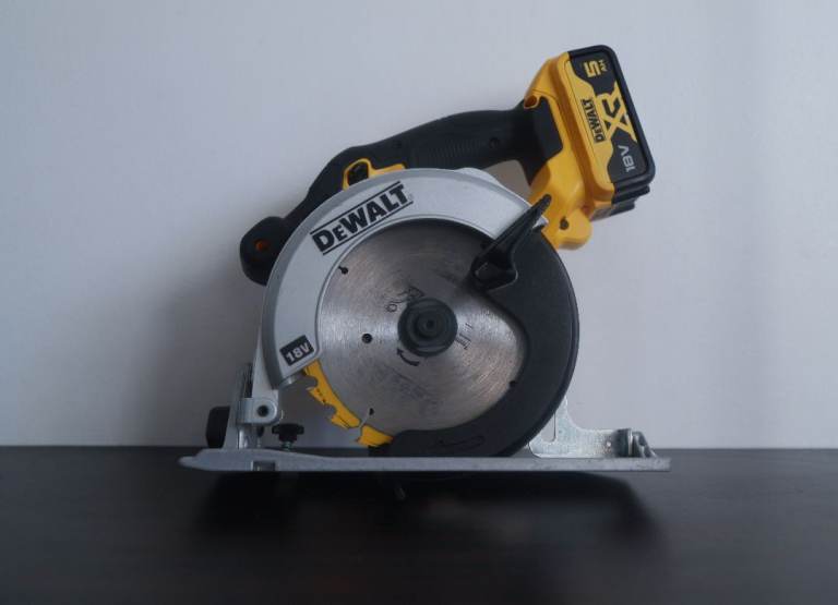 Dewalt 18v Circular Saw with 5ah Battery 
